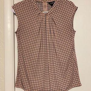 Liz Claiborne sleeveless shirt pink w black  size medium